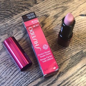 NWOT Shiseido Perfect Rouge Tender Sheer lipstick